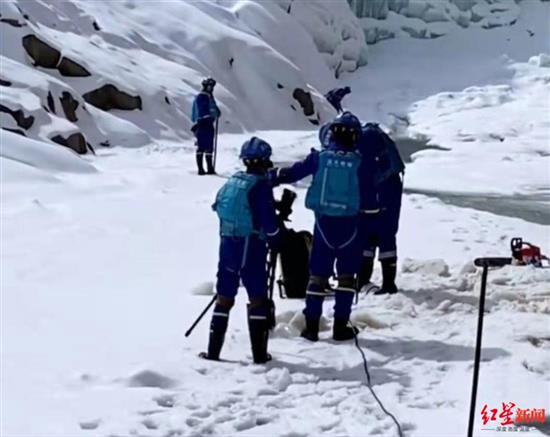 王相军跌落冰瀑失踪后，救援人员曾前往现场展开搜救工作